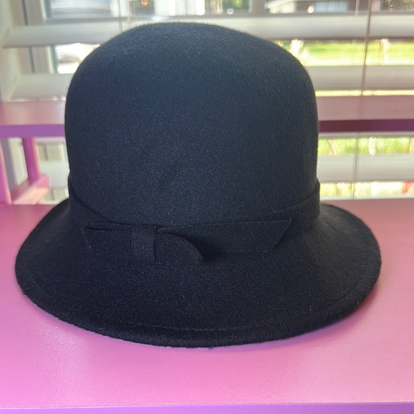 Accessories - Elegant Black Women's Hat